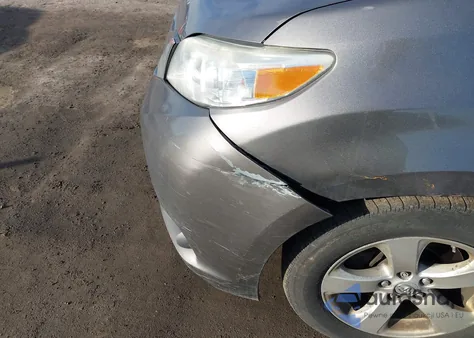 2017 Toyota Sienna Le 8 Passenger z USA, uszkodzony, nr VIN 5TDKZ3DC4HS793302